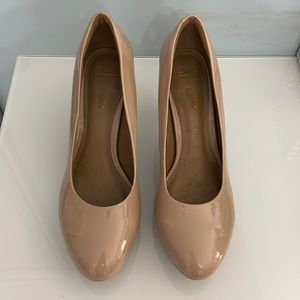 Clarks nude patent brier dolly closed toes platform pumps. Size 10